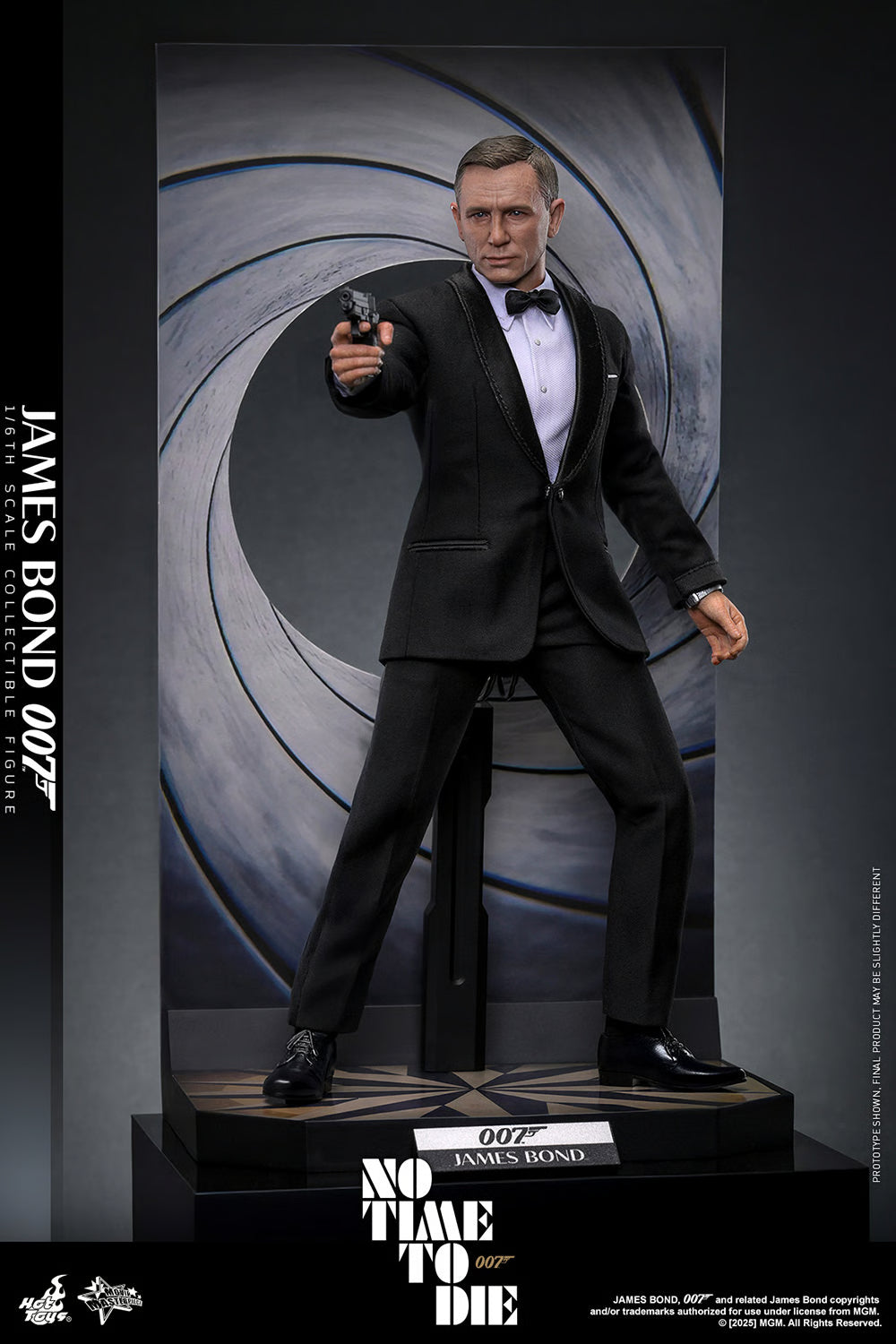 Hot Toys: James Bond™ Sixth Scale Figure